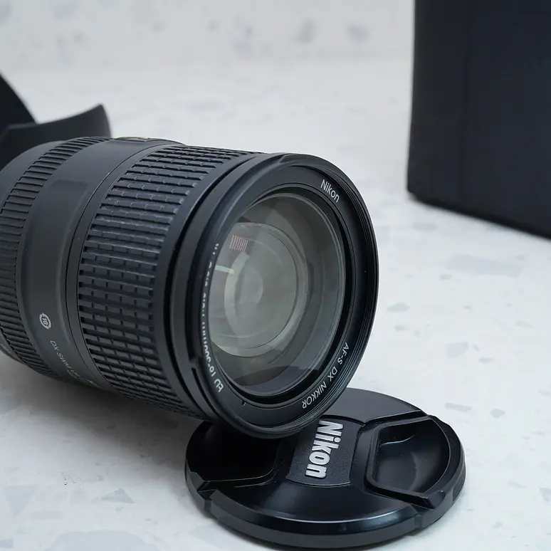 Nikon AF-S DX NIKKOR 18-300mm f/3.5-5.6G ED VR - USADO 4