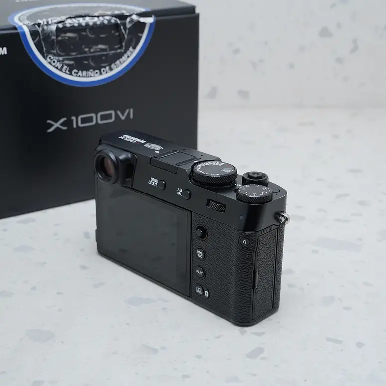 FUJIFILM X100VI (Negra) - USADO 4