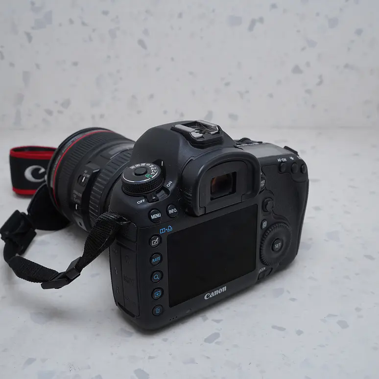 Canon 5D Mark III + 24-105mm f/4 - USADO 3