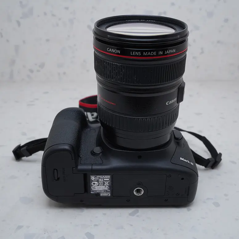 Canon 5D Mark III + 24-105mm f/4 - USADO 7