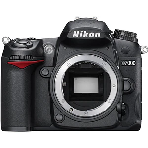 Nikon D7000 + 18-140mm - USADO