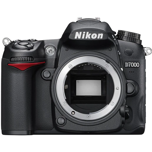 Nikon D7000 + 18-140mm - USADO 1