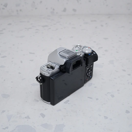 Olympus OM-D E-M10 Mark III  - USADO 3