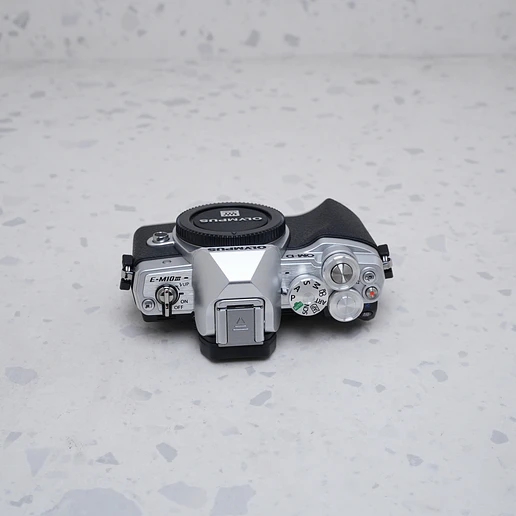 Olympus OM-D E-M10 Mark III  - USADO 6
