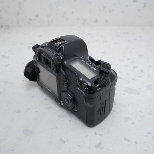  Canon EOS 5D (Body) 4