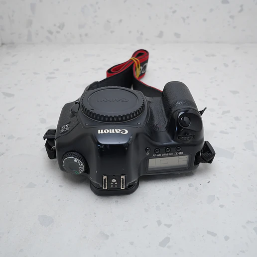  Canon EOS 5D (Body) 6