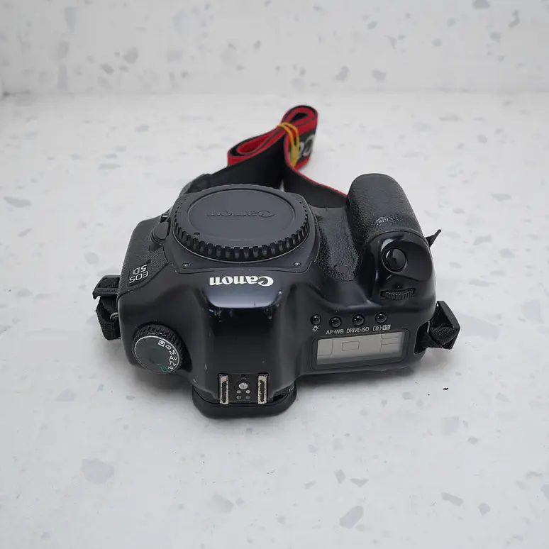  Canon EOS 5D (Body) 6