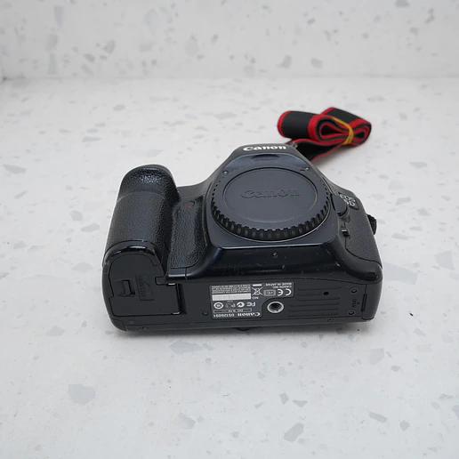  Canon EOS 5D (Body) 7