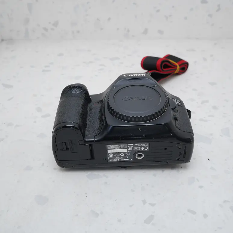  Canon EOS 5D (Body) 7