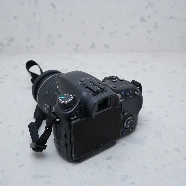 Sony Alpha SLT-A65 DSLR + 18-55mm 3