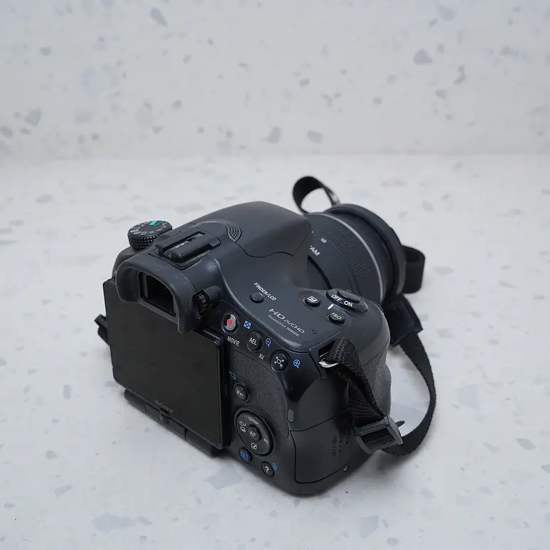 Sony Alpha SLT-A65 DSLR + 18-55mm 5