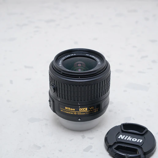 Nikon AF-S DX NIKKOR 18-55mm f/3.5-5.6G VR II - USADO 2