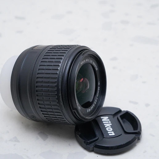 Nikon AF-S DX NIKKOR 18-55mm f/3.5-5.6G VR II - USADO 4