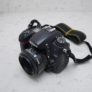 Nikon D7000 + NIKKOR 50mm f/1.8