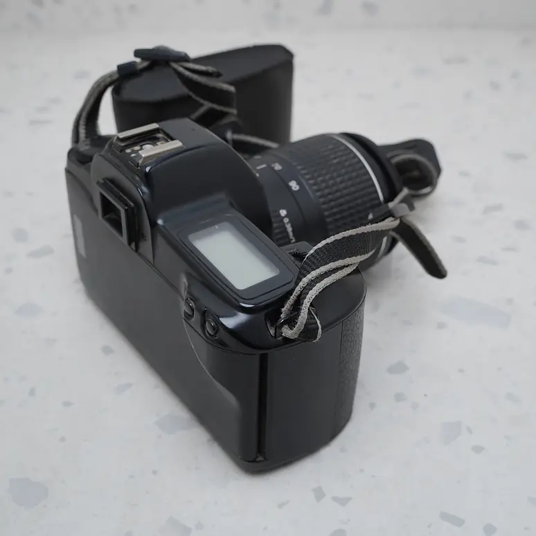 Canon EOS 1000 + 28-90mm - USADO 4