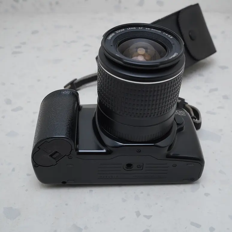 Canon EOS 1000 + 28-90mm - USADO 7