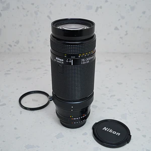 Nikon AF Nikkor 75-300mm f/4.5-5.6 - USADO
