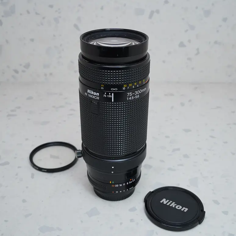 Nikon AF Nikkor 75-300mm f/4.5-5.6 - USADO 1