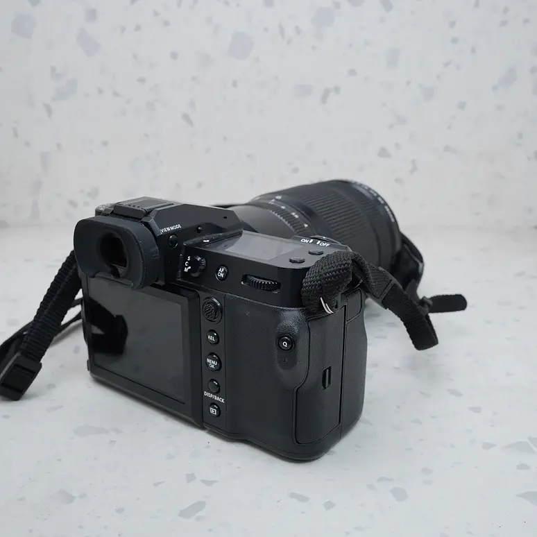 Fujifilm GFX 100S + Fujinon GF 45-100mm F4 R LM OIS WR - USADO 3