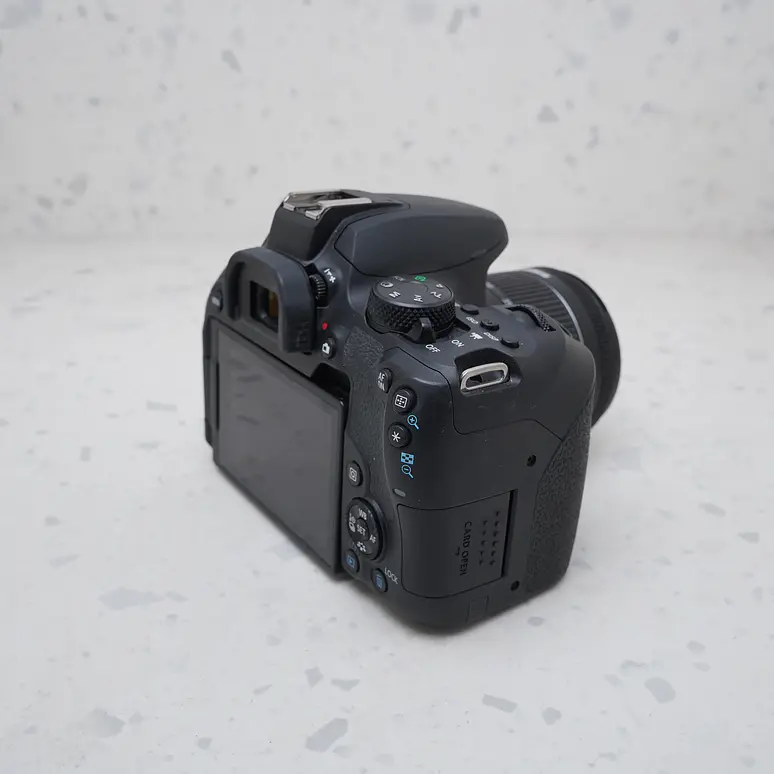 Canon T8i + 18-55mm - USADO 4