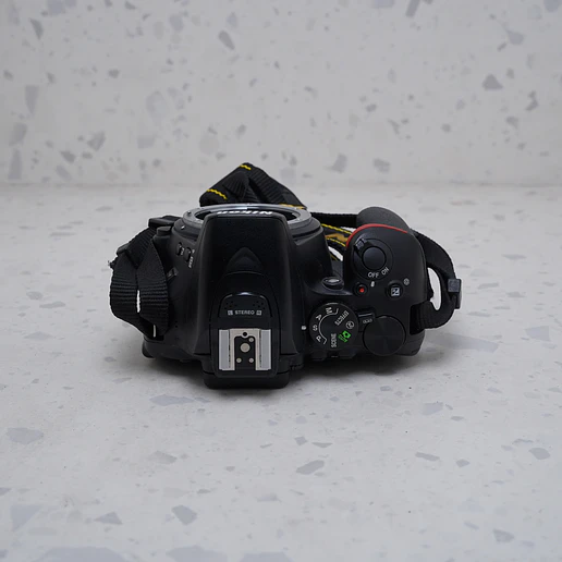 Nikon D5600 (Body) - USADO 6
