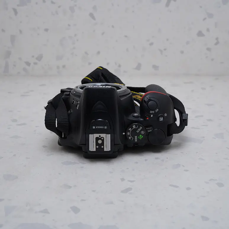 Nikon D5600 (Body) - USADO 6