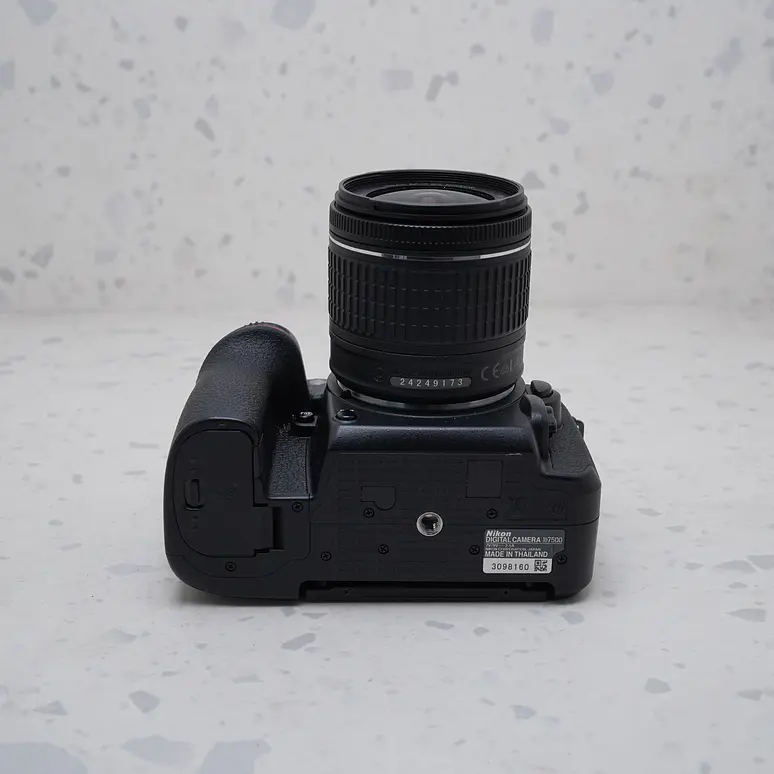 Nikon D7500 + 18-55mm + 70-300mm - Usado 7