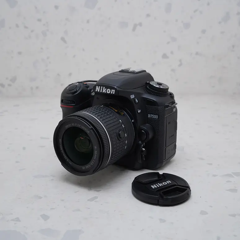 Nikon D7500 + 18-55mm + 70-300mm - Usado 2