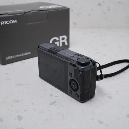 Ricoh GR IIIx - USADO 4