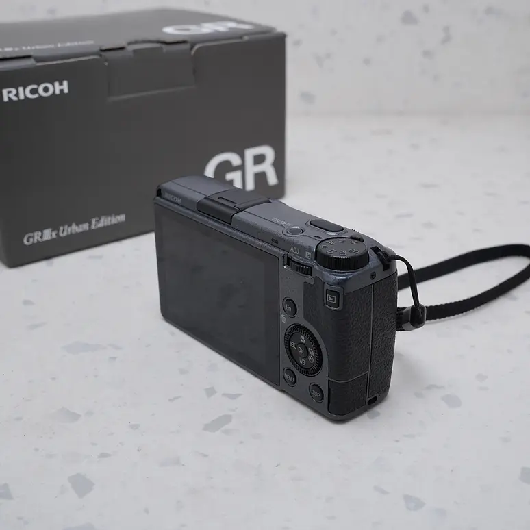 Ricoh GR IIIx - USADO 4