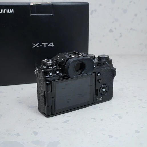FUJIFILM X-T4 (Body) - USADO 3