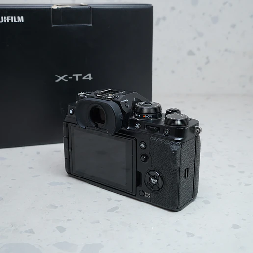 FUJIFILM X-T4 (Body) - USADO 4
