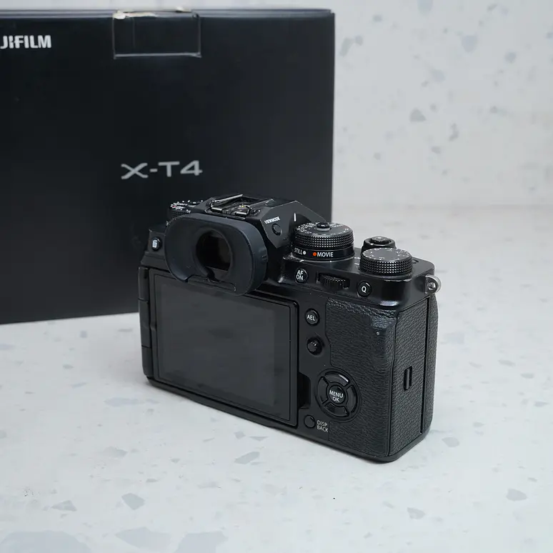 FUJIFILM X-T4 (Body) - USADO 4
