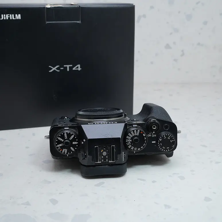 FUJIFILM X-T4 (Body) - USADO 6