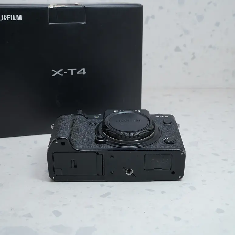 FUJIFILM X-T4 (Body) - USADO 7