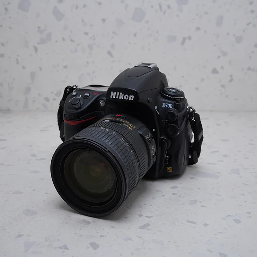 Nikon D700 + 24-120mm f/3.5-5.6G + 70-300mm f/4-5.6G + Accesorios – USADO  1