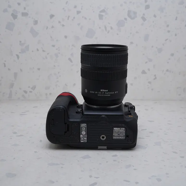 Nikon D700 + 24-120mm f/3.5-5.6G + 70-300mm f/4-5.6G + Accesorios – USADO  3