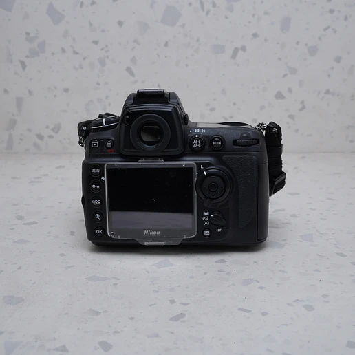 Nikon D700 + 24-120mm f/3.5-5.6G + 70-300mm f/4-5.6G + Accesorios – USADO  5