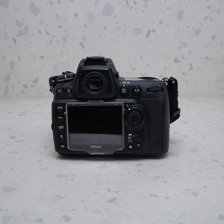 Nikon D700 + 24-120mm f/3.5-5.6G + 70-300mm f/4-5.6G + Accesorios – USADO  5