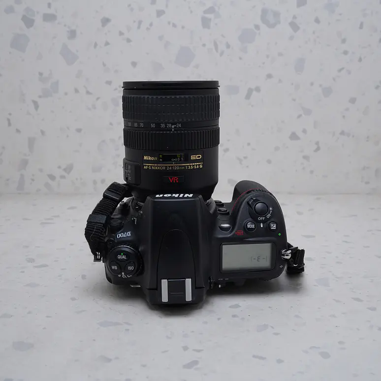 Nikon D700 + 24-120mm f/3.5-5.6G + 70-300mm f/4-5.6G + Accesorios – USADO  7