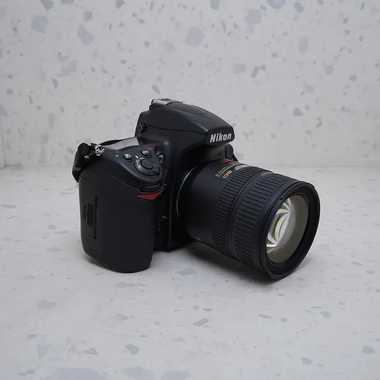 Nikon D700 + 24-120mm f/3.5-5.6G + 70-300mm f/4-5.6G + Accesorios – USADO  8