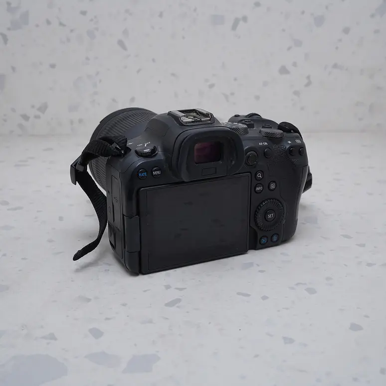Canon EOS R6 + 24-105mm f/4-7.1 - USADO 3