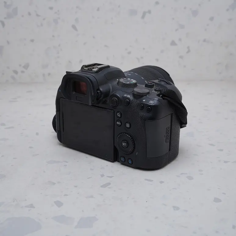 Canon EOS R6 + 24-105mm f/4-7.1 - USADO 5