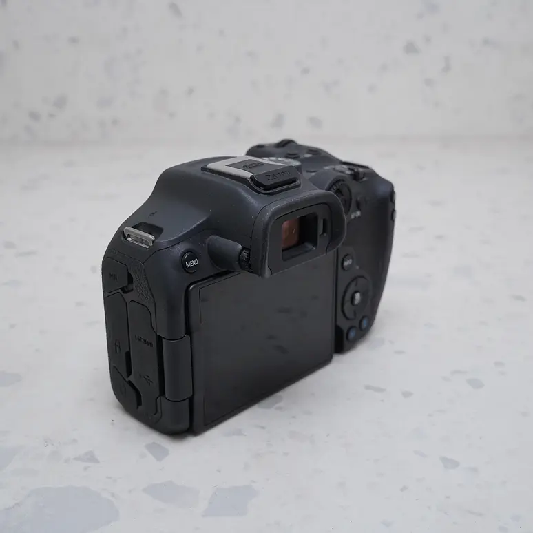 Canon EOS R7 - USADO 3
