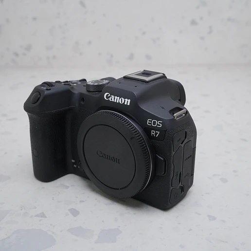 Canon EOS R7 - USADO 2