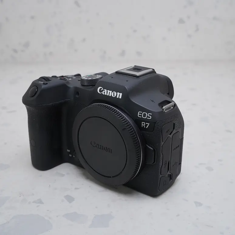Canon EOS R7 - USADO 2