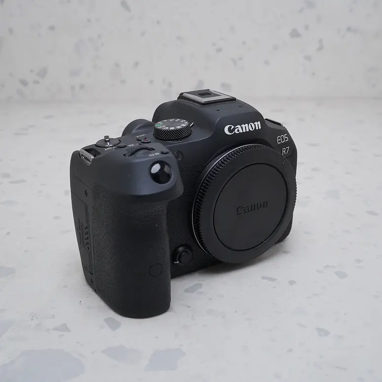 Canon EOS R7 - USADO 4