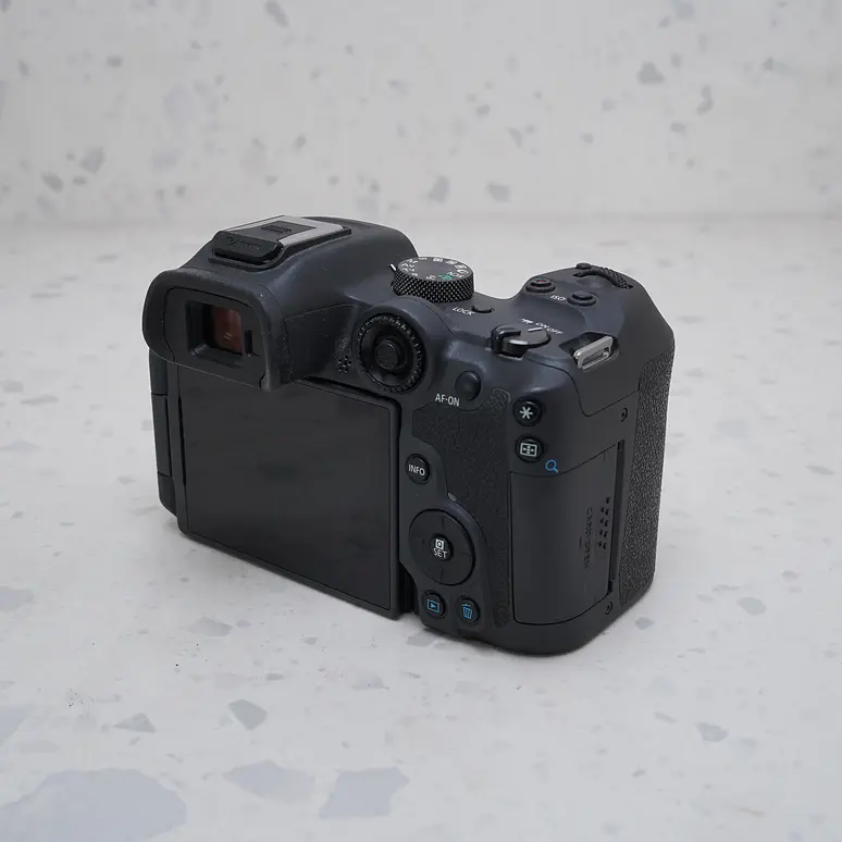 Canon EOS R7 - USADO 5