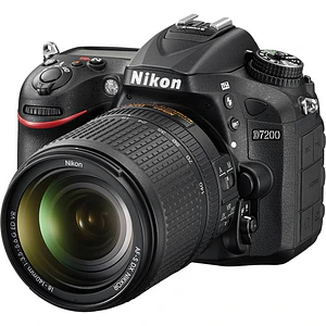 Nikon D7200 + 18-140mm - USADO