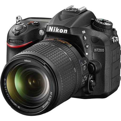 Nikon D7200 + 18-140mm - USADO 1